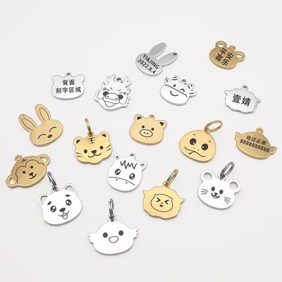 kupować Zamówiony, twardy, emaliowany łańcuch kluczowy z złotem/srebrem i zębami piaskowymi z tyłu do promocji online manufacture