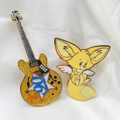 kupować Niestandardowe szpilki lapelowe do identyfikacji tożsamości z twardą emalią i niestandardowym projektem online manufacture