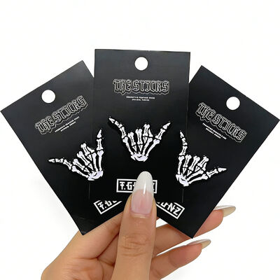 kupować Stwórz własną, błyszczącą szpilkę z emalią z miękkim lub twardym wykończeniem, UV-drukiem i uroczym rysunkiem. online manufacture