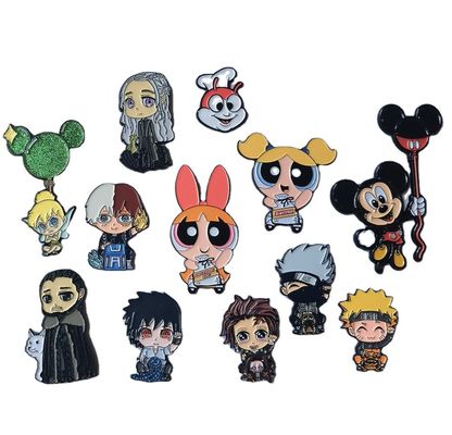 Dobra cena. Hurtownia niestandardowych emaliowanych przypinek do klapy z logo z techniką platerowania i miękką twardą emalią w Internecie