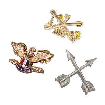 Wysokiej jakości pamiątki Logo na zamówienie Metal Hard Enamel Badge Fashion Jersey Dekoracyjne szpilki lapel dla ubrań