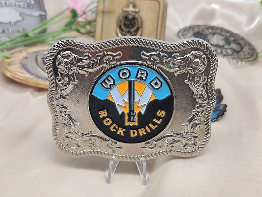 Producent hurtowy na zamówienie Zink Alloy Skull Belt and Buckle Metal Punk Rhinestones Belt Buckle dla mężczyzn i kobiet