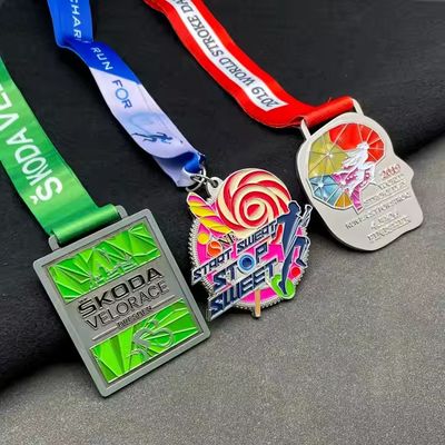 Personalizowany 2D Dwu-stronny miękki emaliet Bieganie Sporty Wydarzenia sportowe