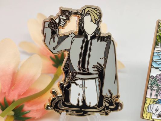 Dobra cena. 1.5 Inch Soft Enamel Lapel Pin Custom Zinc Alloy Metal Badge dla branding w Internecie