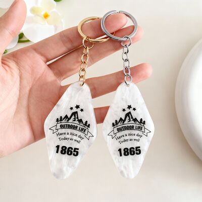 Promocyjne niestandardowe akrylowe breloczki z numerem pokoju hotelowego, kreatywne diamentowe tabliczki z nazwiskiem z techniką splotu, kwadratowy wzór