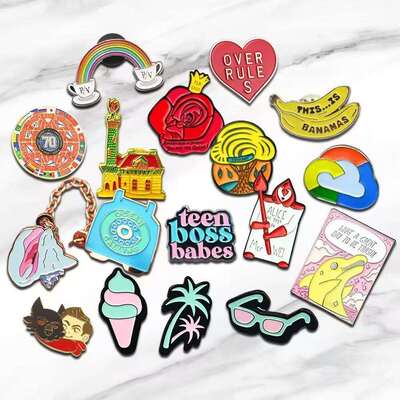 Dobra cena. Niestandardowe szpilki - twarde metalowe odznaki emaliowe do rozpoznawania pracowników w Internecie