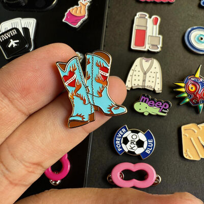 Dobra cena. Niestandardowa metalowa naklejka na telefon – unikalny wisiorek pamiątkowy z odznaką do dekoracji telefonu komórkowego w Internecie