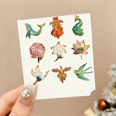 Dobra cena. Masową niestandardową szpilkę lapelową   China Manufacturer   Blank Metal Crafts z miękkim/twardym emalem i rysunkami kreskówek w Internecie