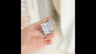 Wysokiej jakości, spersonalizowane odznaki i przypinki dla organizacji szkolnych i firm